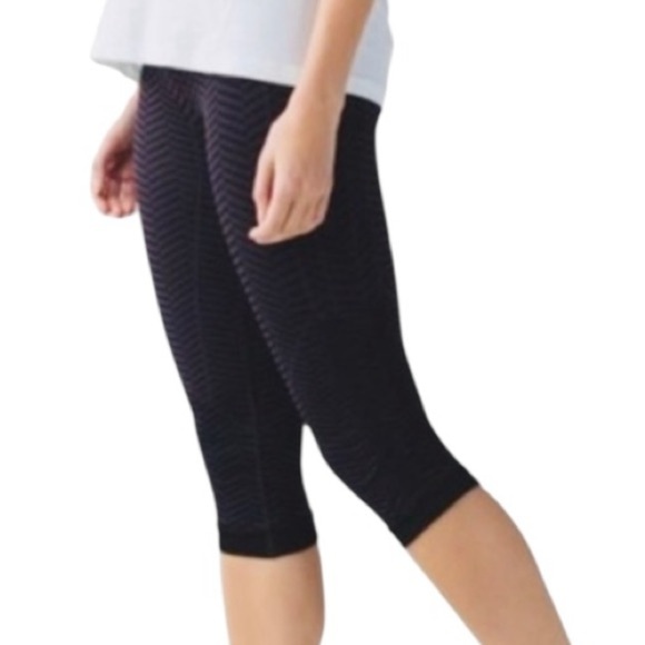 Lululemon In The Flow Crop Blue Chevron Crop Leggings Size 6 RARE - Picture 10 of 10